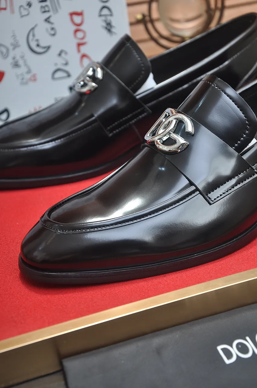 Men's men's shoes 💰500💶🌲 DG top 🔍🔍Men's new leather shoes 🚹 are on sale at the same time at the counter ⚠The uppers are imported cowhide from Italy, the entire imported cowhide lining, imported accessories 💪💪, completely 1⃣️ vs 1⃣️ replica 🇮 🇹💪💪, ⚠Sole: The original sole is specially provided by the original factory, the exclusive movable molded sole is super comfortable, ⚠The original factory follows the order, 🔍🔍high quality, you can enter and exit the counter at will, welcome to compare ⚠Size: 38-44 (45 customized)